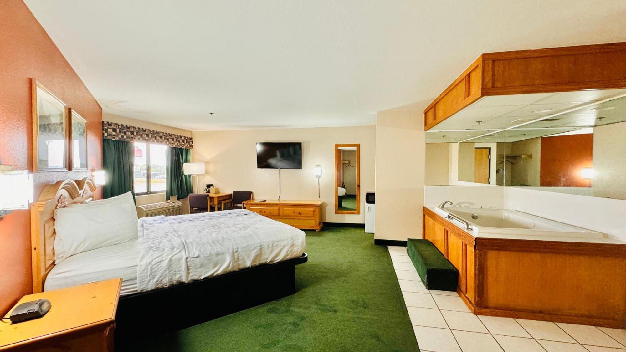 Regency Inn And Suites Stilwell Exterior photo